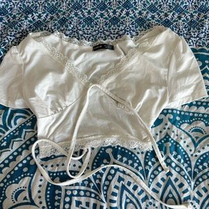 CROP TOP TIED BACK